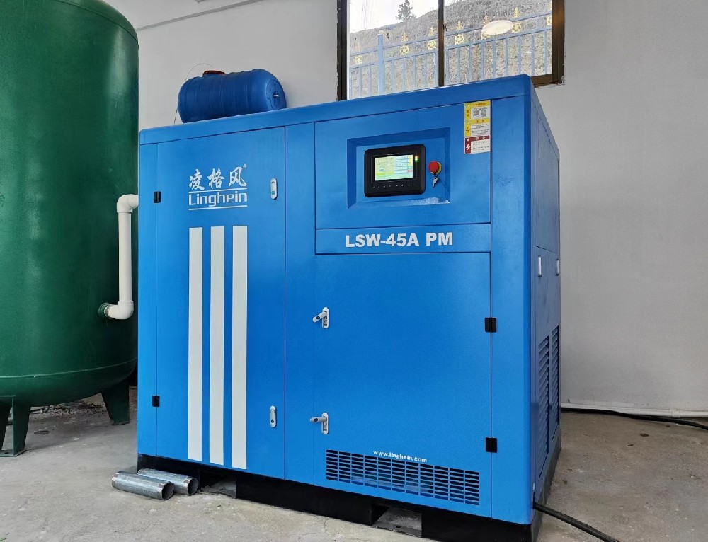 LSW凌格風(fēng)雙螺桿空壓機(jī)與干燥機(jī)設(shè)備安裝
